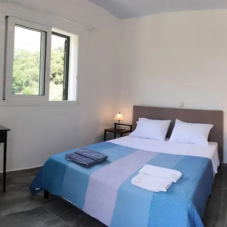 Villa With Outdoor Jacuzzi *