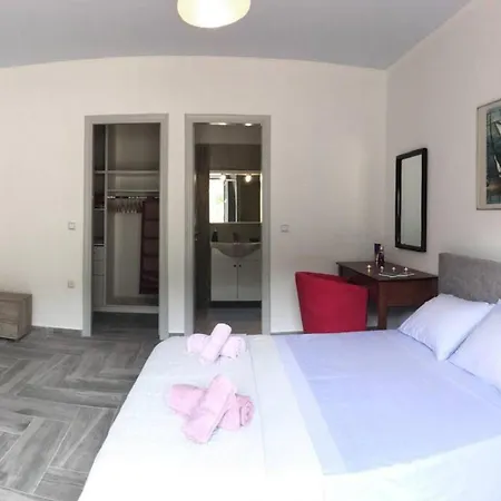 Villa With Outdoor Jacuzzi