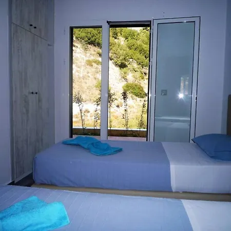 Villa With Outdoor Jacuzzi *