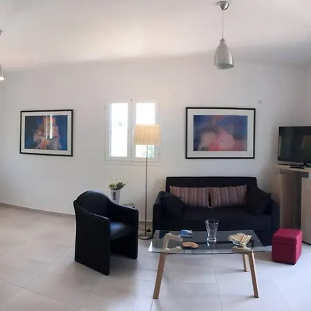 Villa With Outdoor Jacuzzi