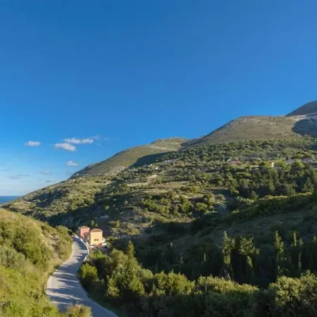 Villa With Outdoor Jacuzzi *