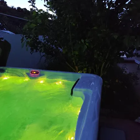 With Outdoor Jacuzzi * Divarata