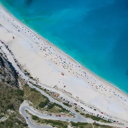 With Outdoor Jacuzzi Vilă *