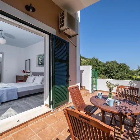 With Outdoor Jacuzzi *