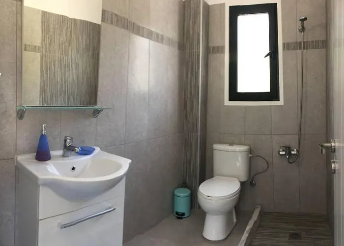 With Outdoor Jacuzzi *