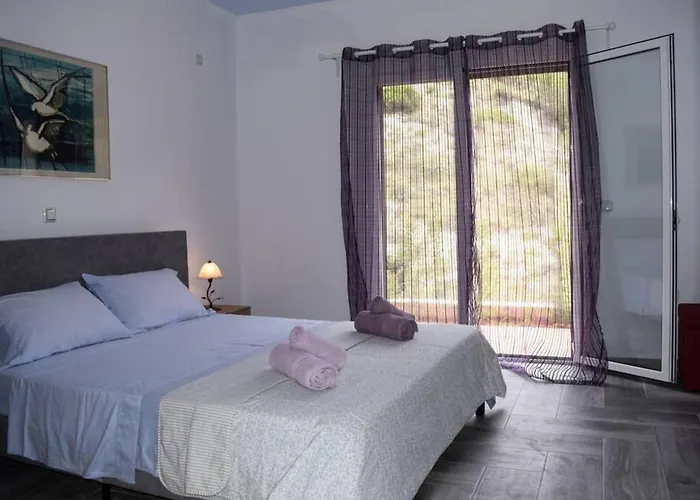 Villa With Outdoor Jacuzzi Divarata