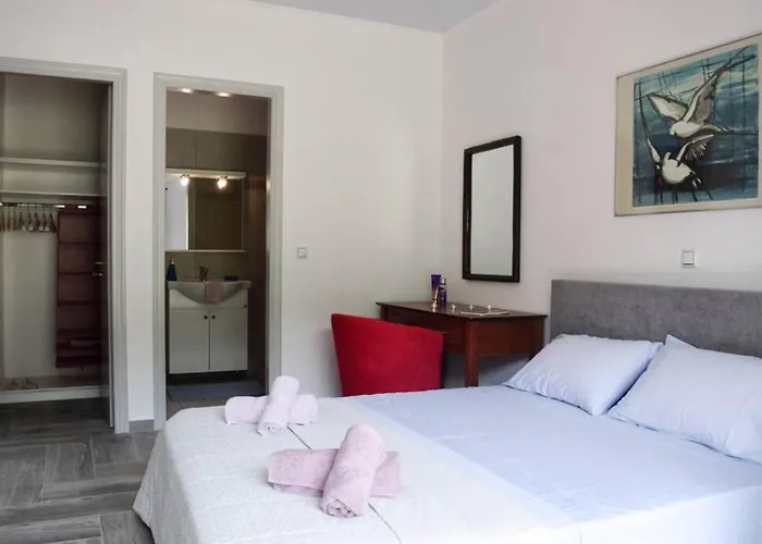 With Outdoor Jacuzzi Divarata