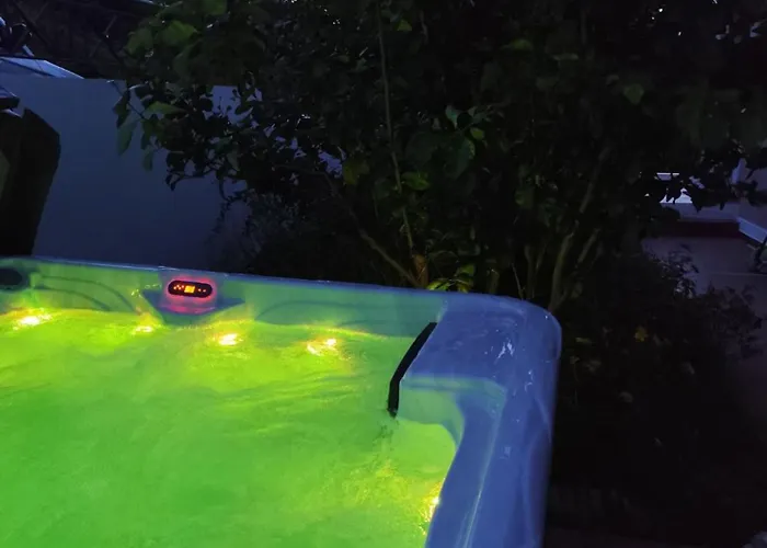 With Outdoor Jacuzzi * Divarata