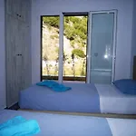 Villa With Outdoor Jacuzzi *